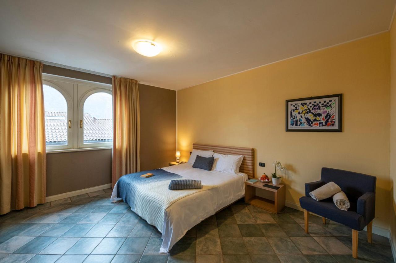 Aquazzurra Resort & Aparthotel Канобио Екстериор снимка