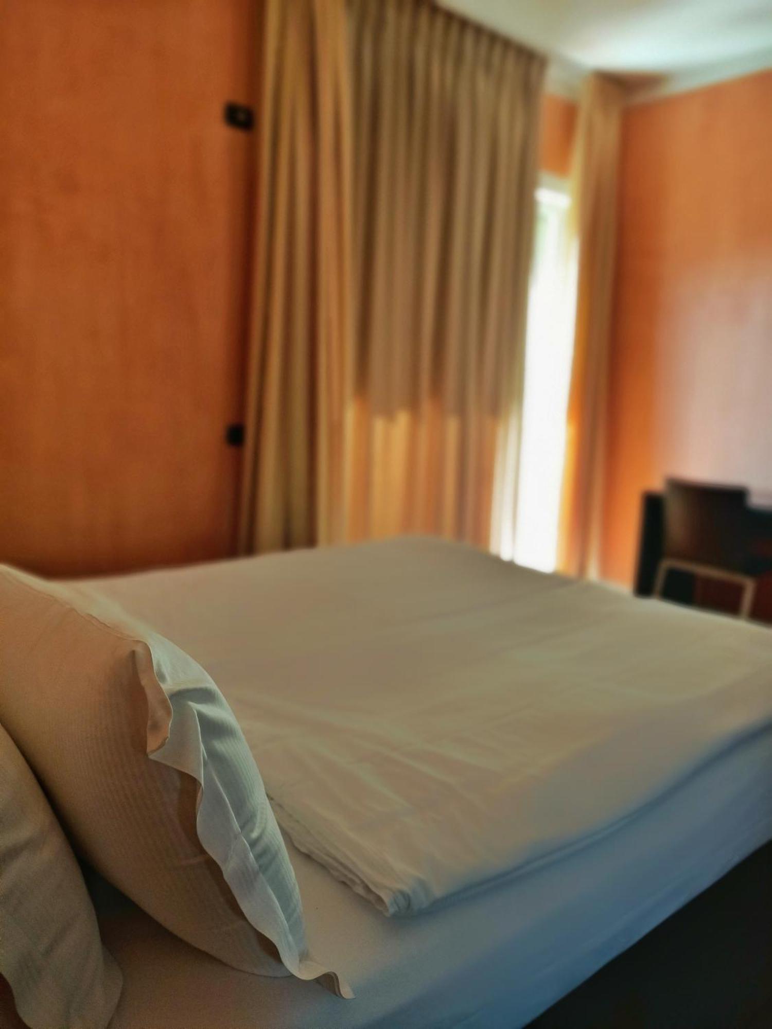 Aquazzurra Resort & Aparthotel Канобио Екстериор снимка