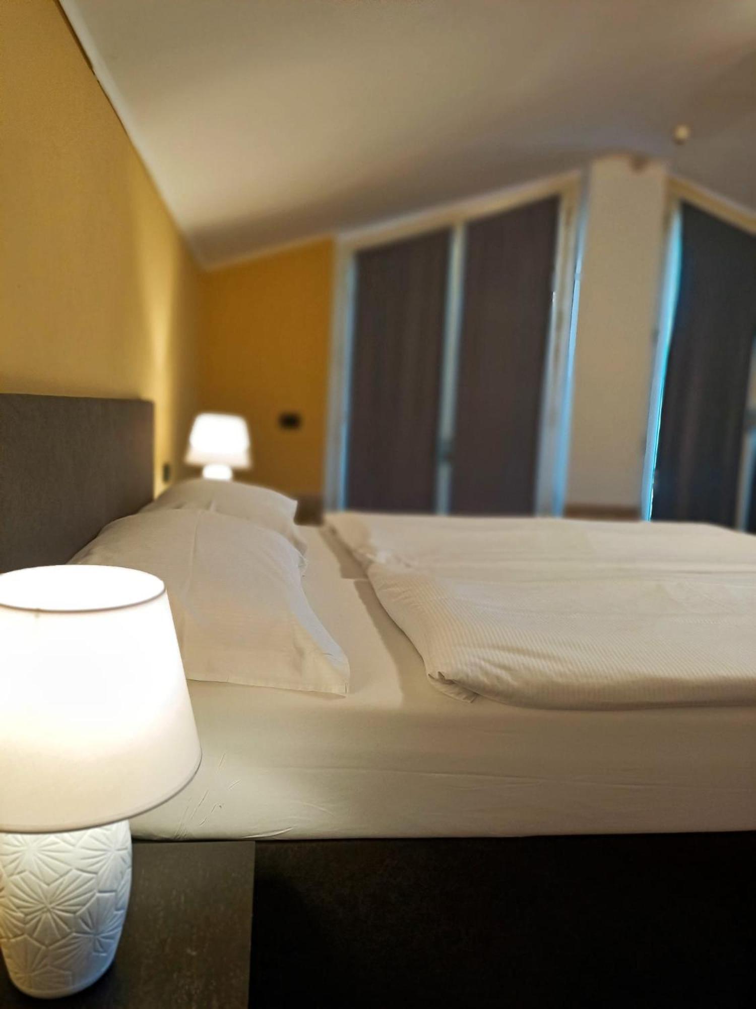 Aquazzurra Resort & Aparthotel Канобио Екстериор снимка
