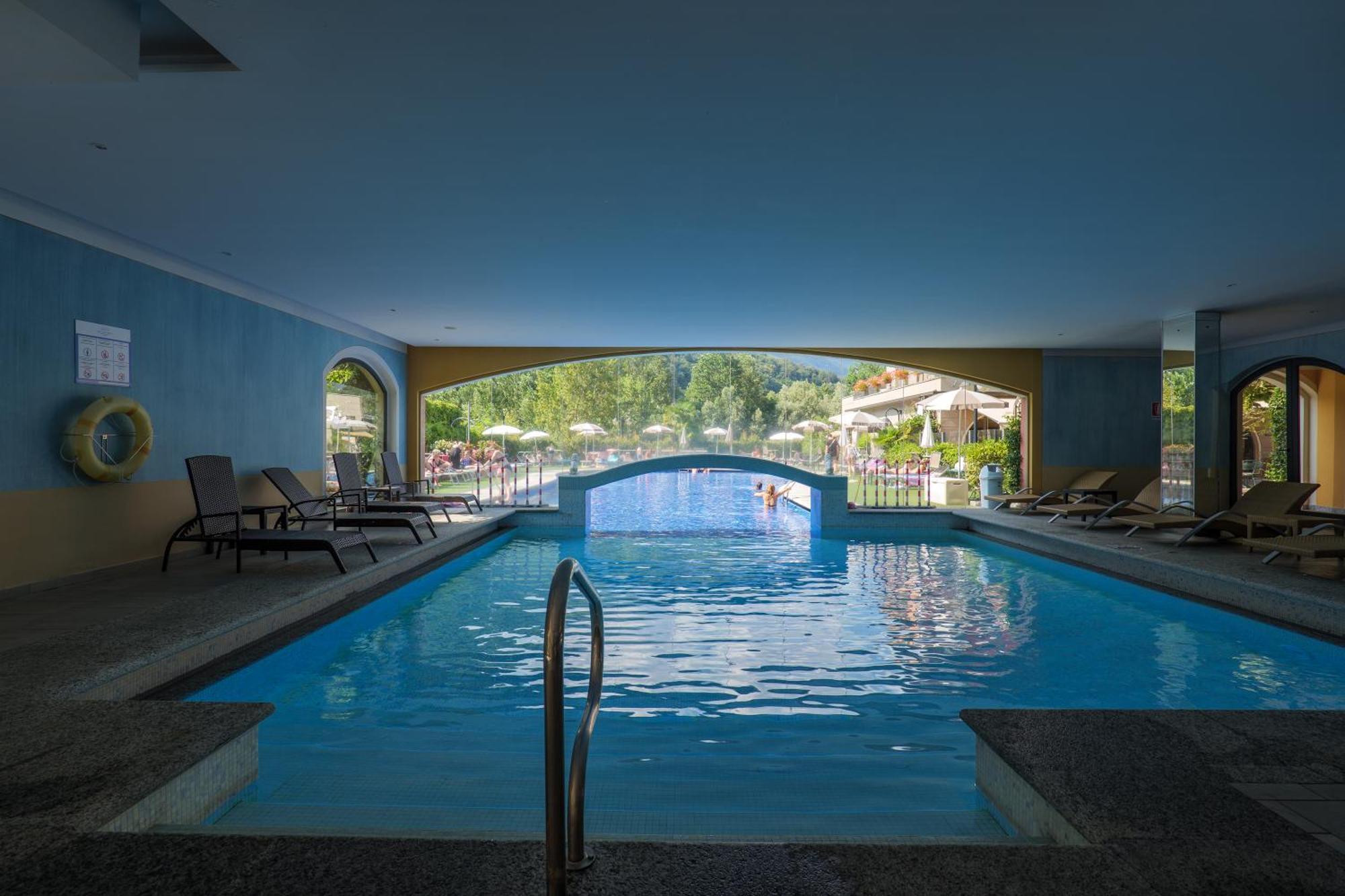 Aquazzurra Resort & Aparthotel Канобио Екстериор снимка