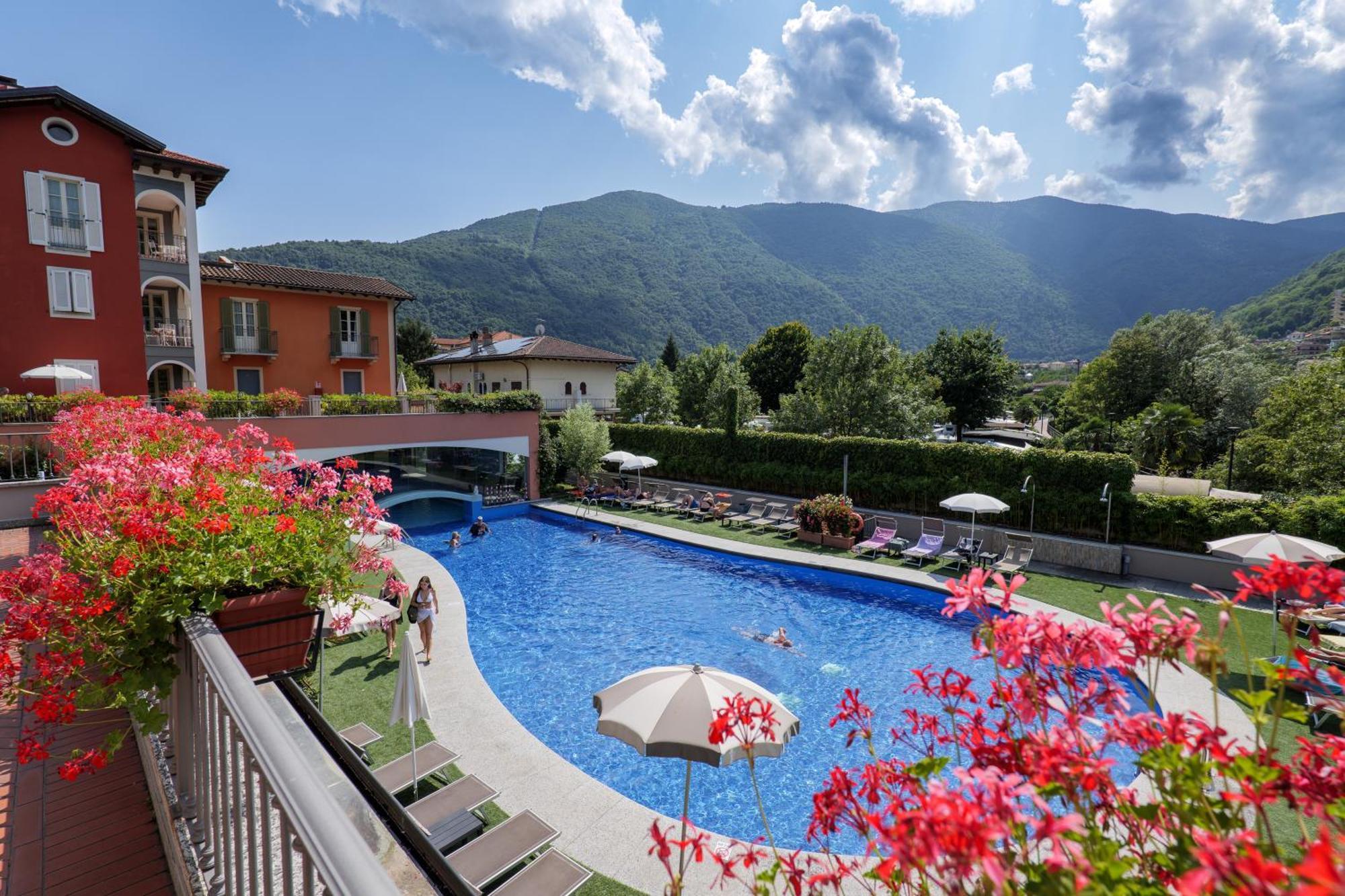Aquazzurra Resort & Aparthotel Канобио Екстериор снимка