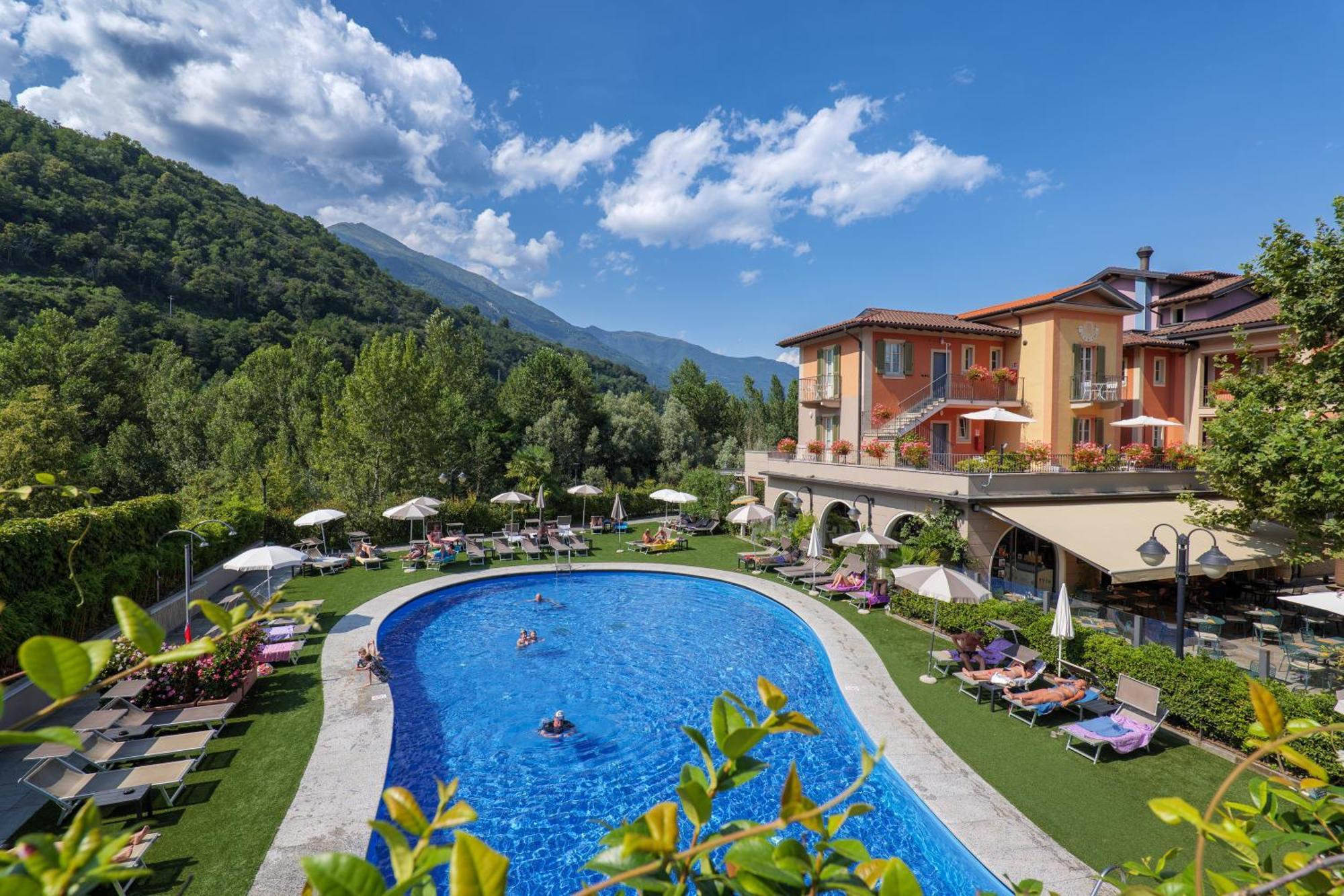 Aquazzurra Resort & Aparthotel Канобио Екстериор снимка